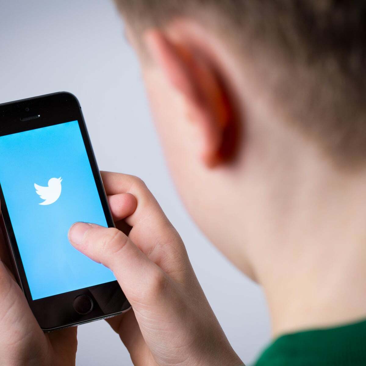 "تويتر" يمنع مستخدميه من الترويج لمواقع تواصل منافسة