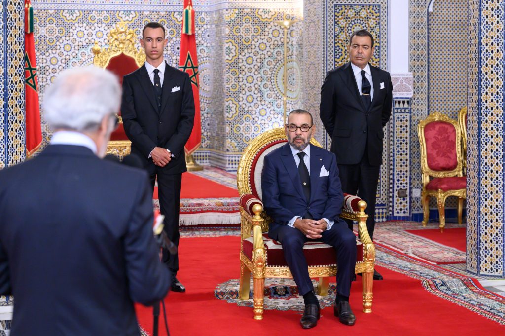 الملك يستقبل والي بنك المغرب الذي قدم التقرير السنوي للوضعية الاقتصادية