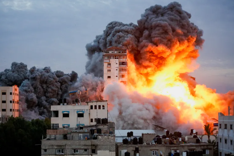 حزب الله ينخرط في المعارك بين الإسرائيليين والفلسطينيين ويقصف 3 مواقع بمزارع شبعا