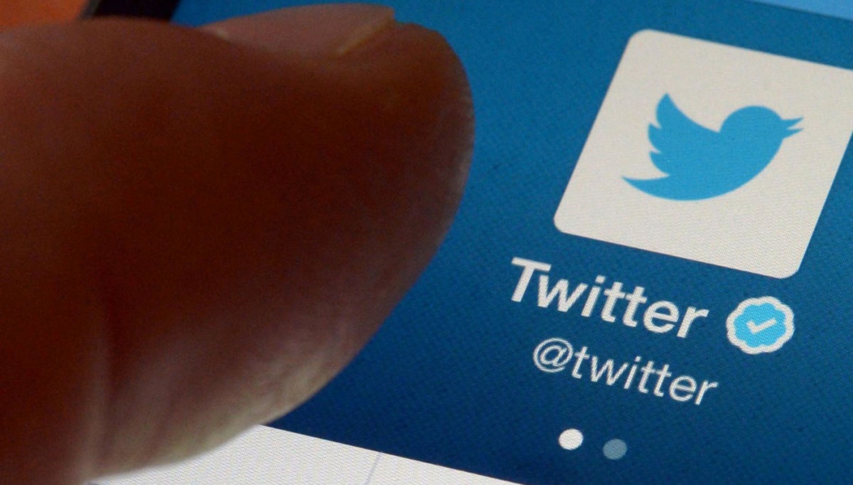 "تويتر" تميز الحسابات التي تدفع للحصول على علامة التوثيق الزرقاء