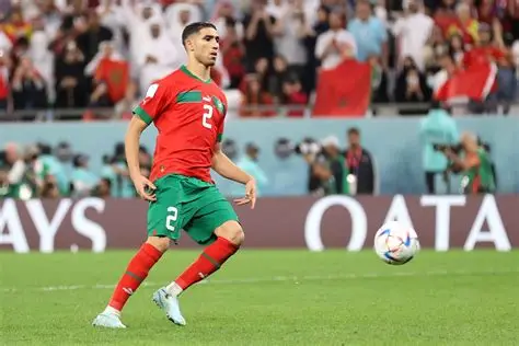رونالدينيو يشيد بتطور الكرة المغربية وبمستوى أشرف حكيمي