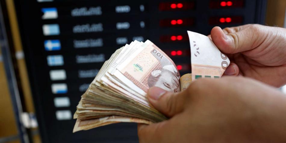 الدرهم في تراجع متواصل أمام الدولار بأسواق الصرف