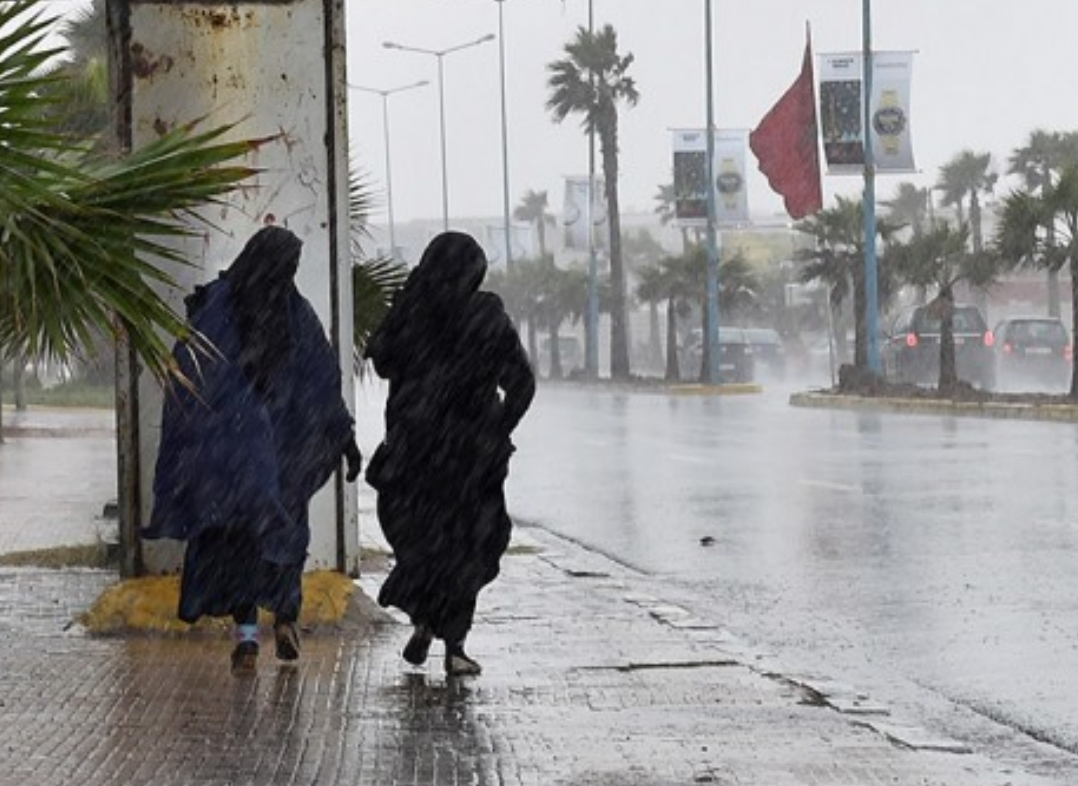 نشرة إنذارية: أمطار رعدية قوية بهذه المناطق
