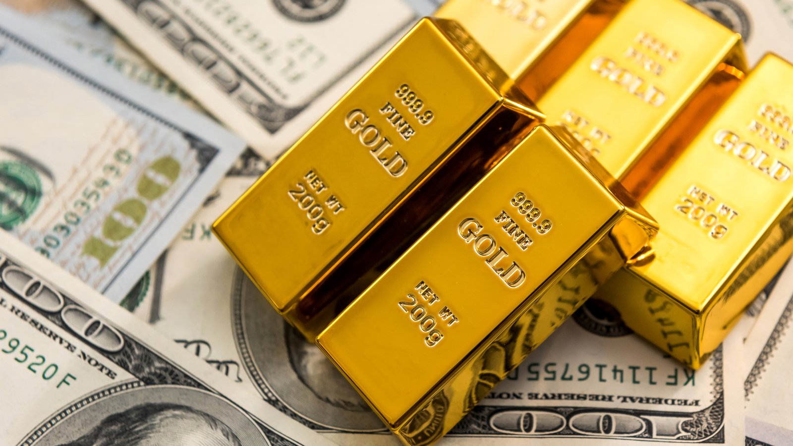 الذهب يرتفع بأكثر من 1% مع استيعاب الأسواق لتشديد السياسة النقدية الأمريكية