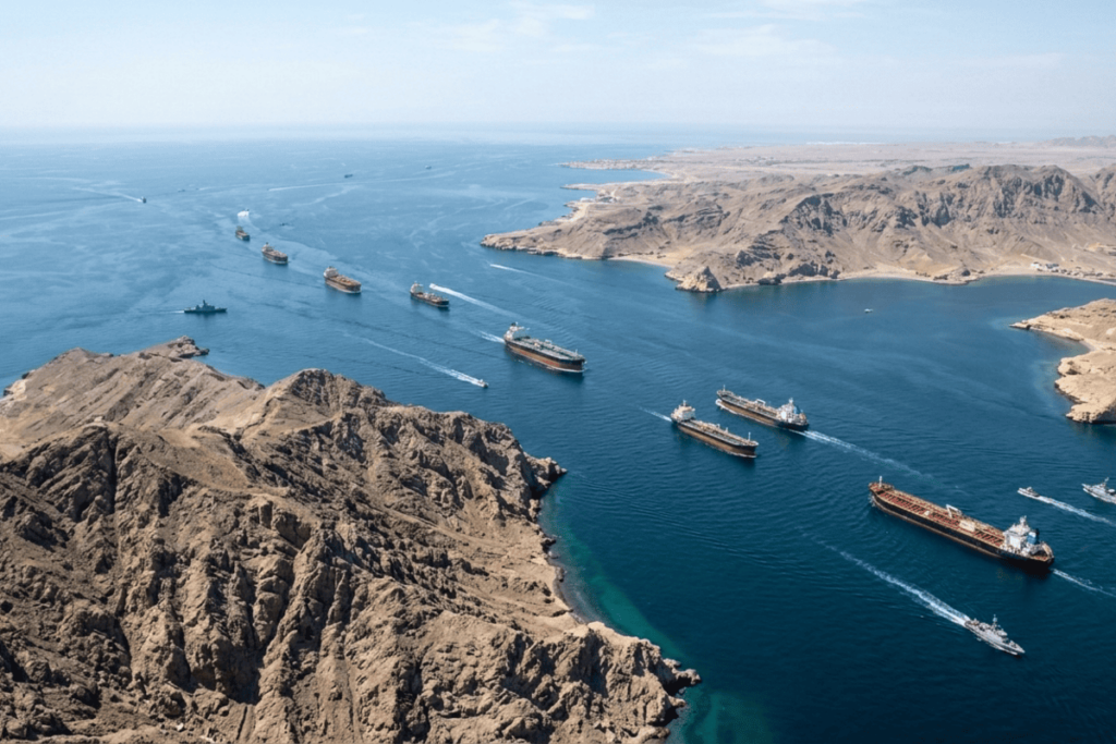إيران تعلن فتح مضيق هرمز