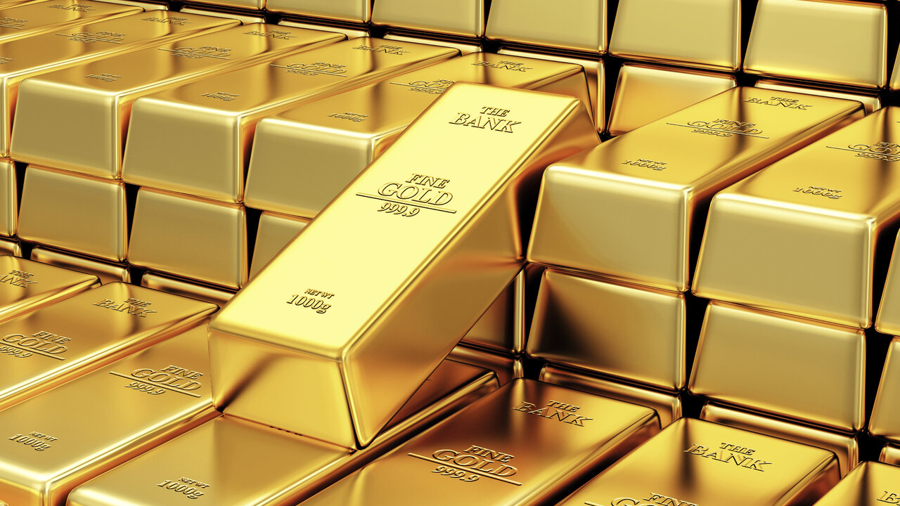 الذهب يفقد مكاسبه الأخيرة وسط انتظار مؤشرات السياسة النقدية