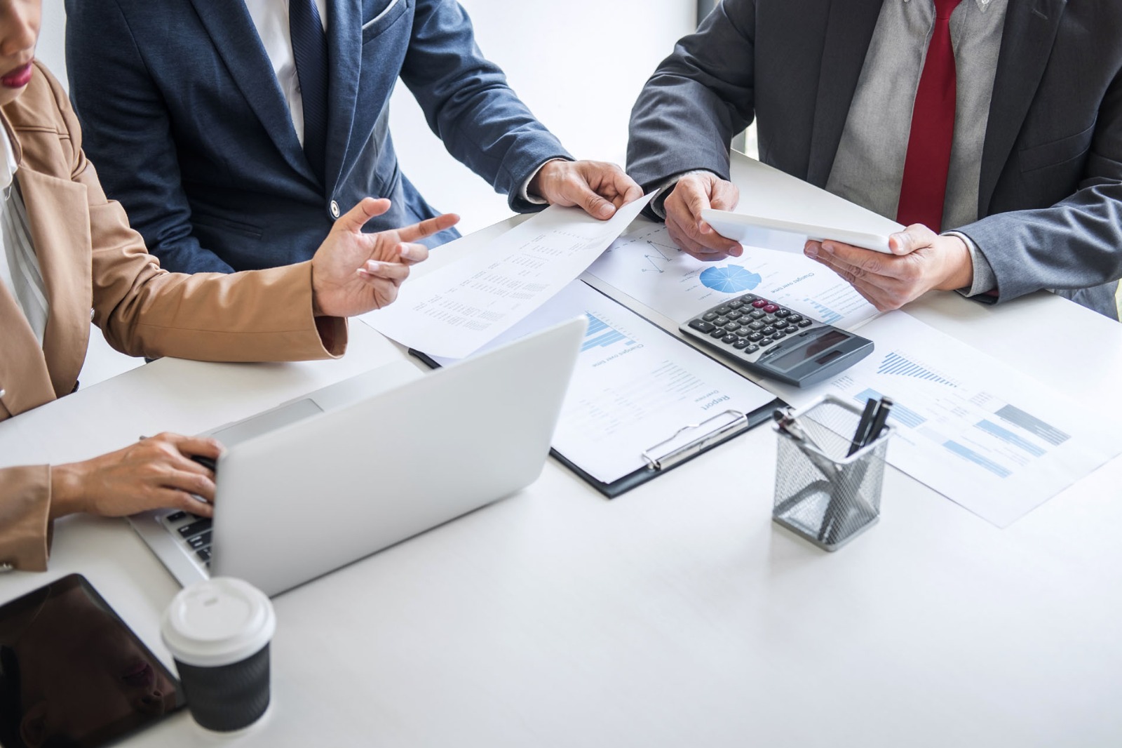 البنوك تعتمد زيادات جديدة في معدلات الفائدة على القروض