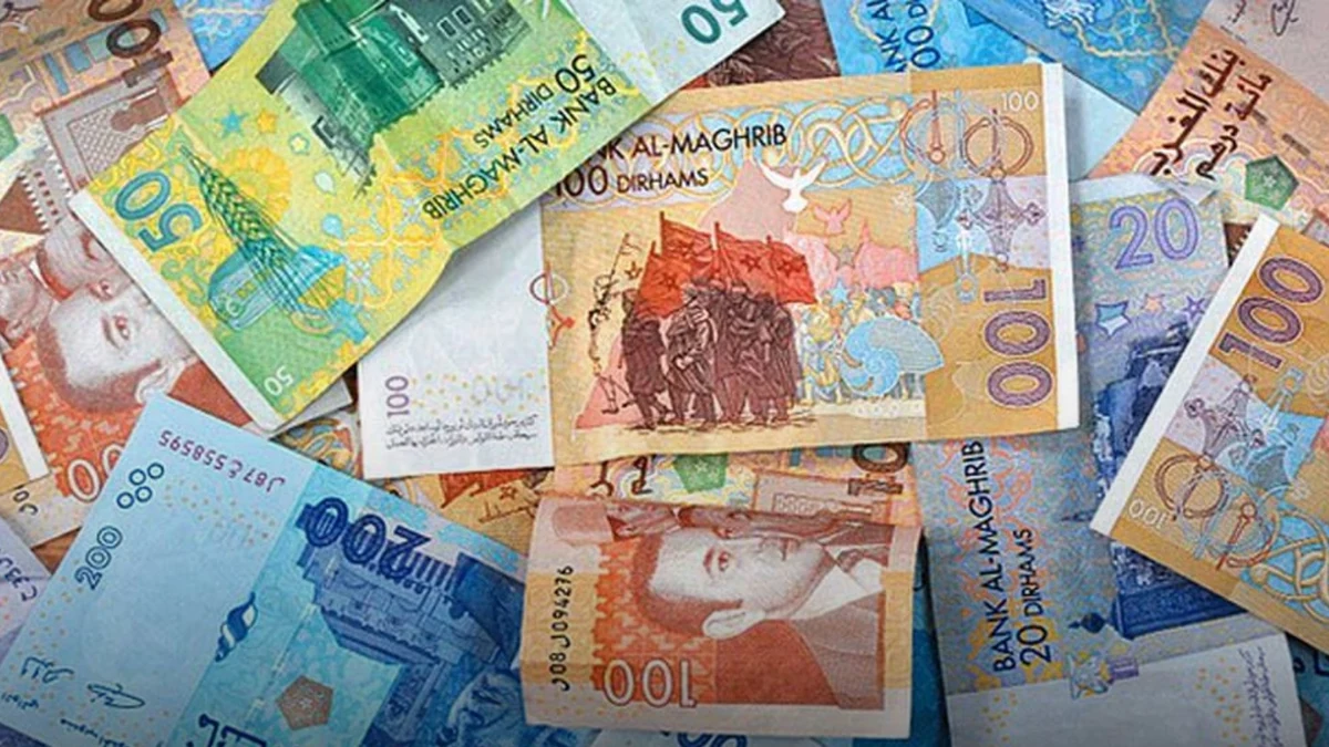 الدرهم يتعزز أمام الدولار وسط توقعات بتحولات جديدة في سوق الصرف