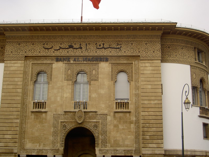 قرار تنظيمي جديد من بنك المغرب يؤطر رسوم التبادل في المدفوعات الإلكترونية