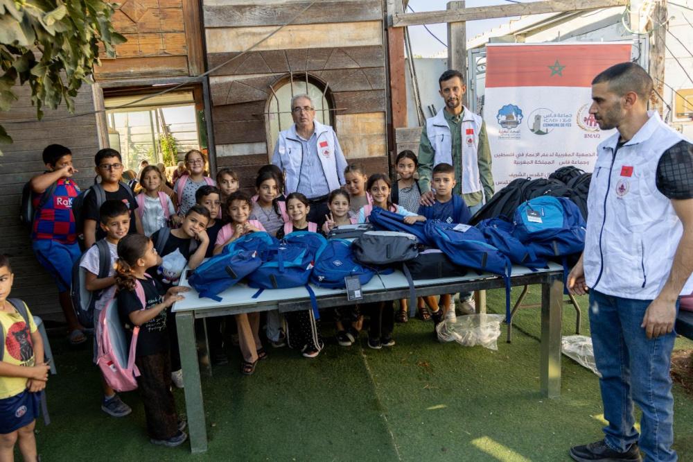 وكالة بيت مال القدس تشرع في عملية توزيع 3000 حقيبة مدرسية