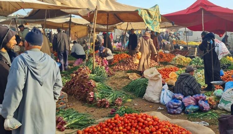 الحكومة تشدد على آليات ضبط الأسعار لحماية المستهلكين