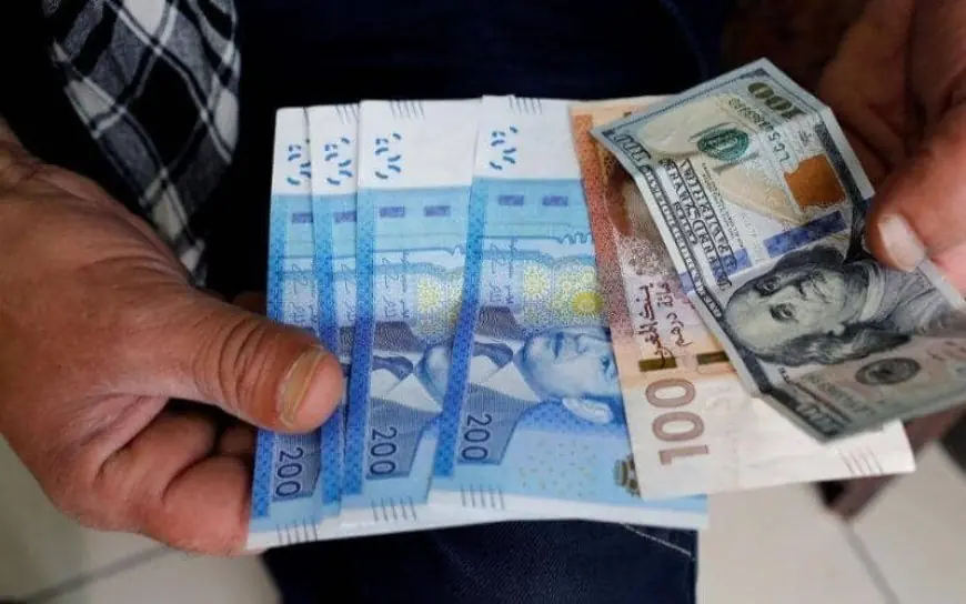 الدولار يرتفع مقابل الدرهم مع تشديد طفيف لسيولة سوق الصرف