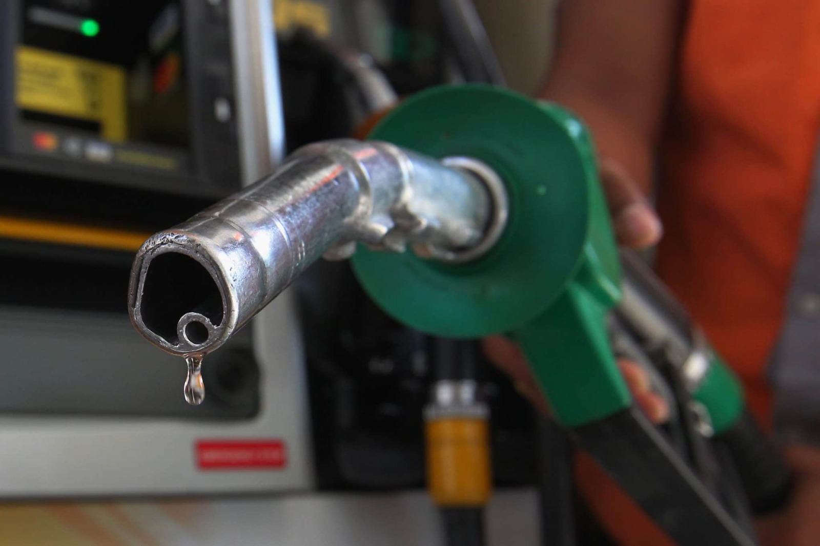 تسجيل أول زيادة أسبوعية في أسعار النفط منذ أبريل