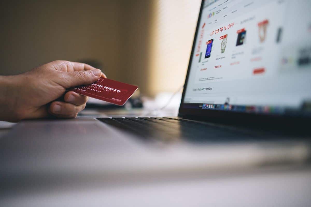 الأجهزة الإلكترونية تمتص 48 % من نفقات المغاربة عبر "دكاكين" الأنترنت