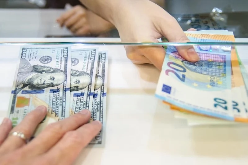 ارتفاع كلفة شراء الأورو والدولار يلغي عمليات استيراد