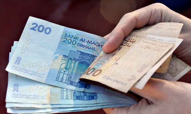 تراجع احتياطي الصرف بالبنوك يخفض الدرهم أمام الأورو