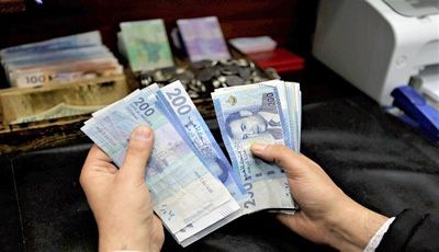 الدرهم يتراجع أمام الدولار في سياق تضخمي