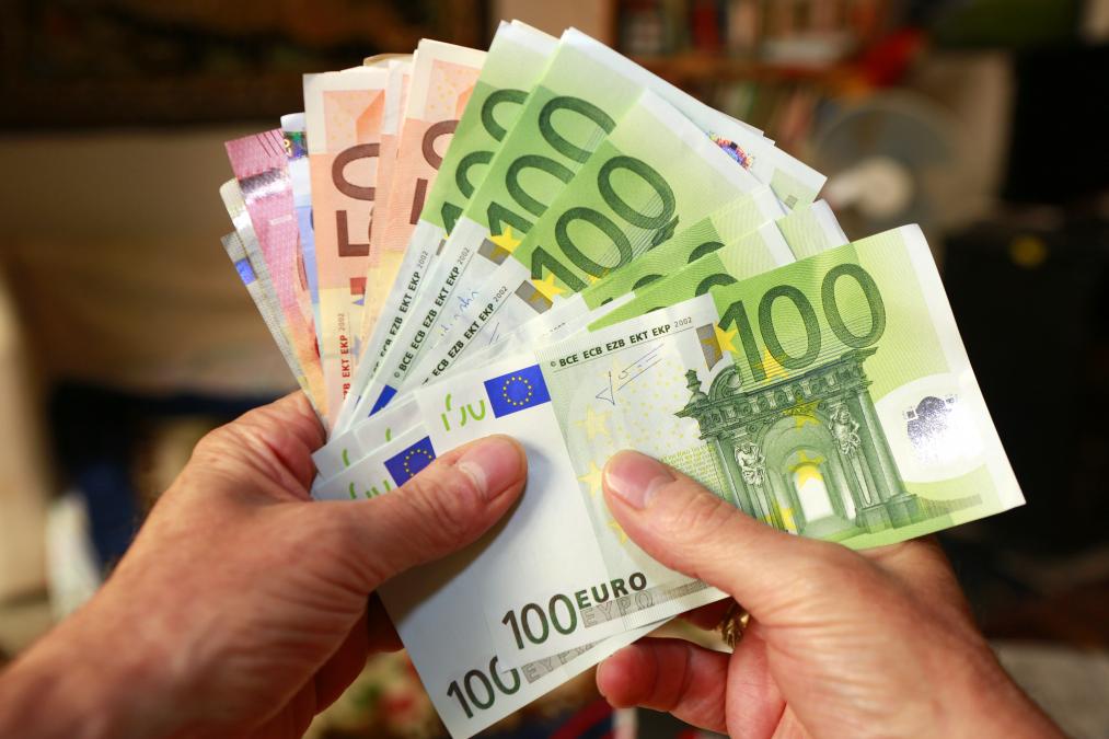 مكاسب صرف الأورو تتراجع وتؤجل خطط تصدير إلى أوربا