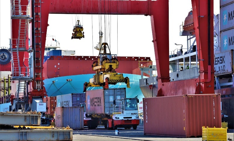 كيف يتأثر الاقتصاد الوطني بتقلبات الجغرافيا السياسية وأسعار الطاقة وسلاسل الإمداد العالمية؟