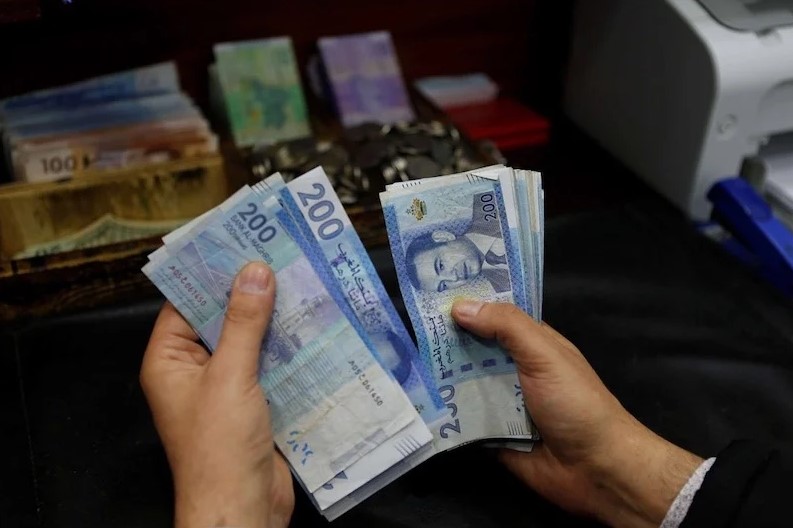 عجز بـ140 مليارا في احتياطيات الصرف لدى البنوك
