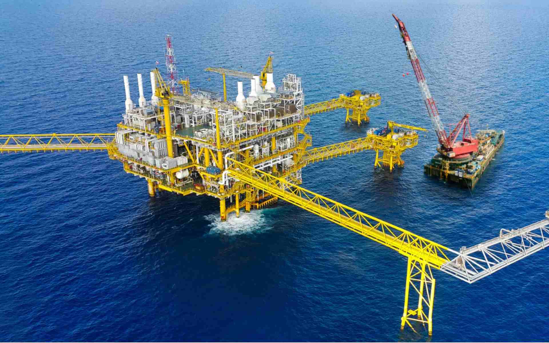 10 شركات تنقب عن النفط والغاز ومستثمرون محليون يدخلون القطاع