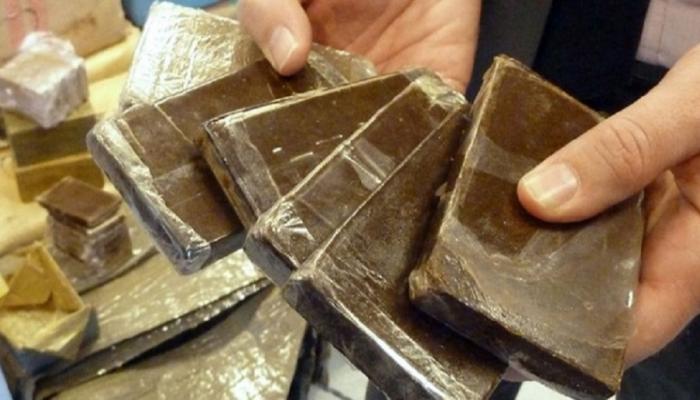 القبض على عائلتين بلجيكيتين وأطفالهم الثمانية في محاولة تهريب 200 كيلوغرام من الحشيش إلى إسبانيا