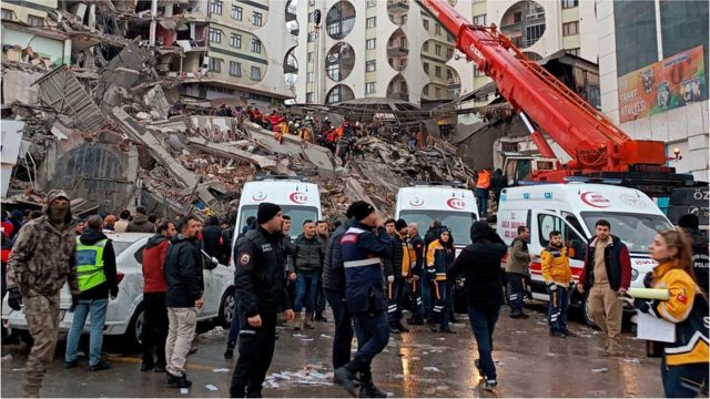 قتلى الزلزال المدمر في تركيا يتجاوز 21 ألفا والمتضررون قد يناهز 20 مليونا