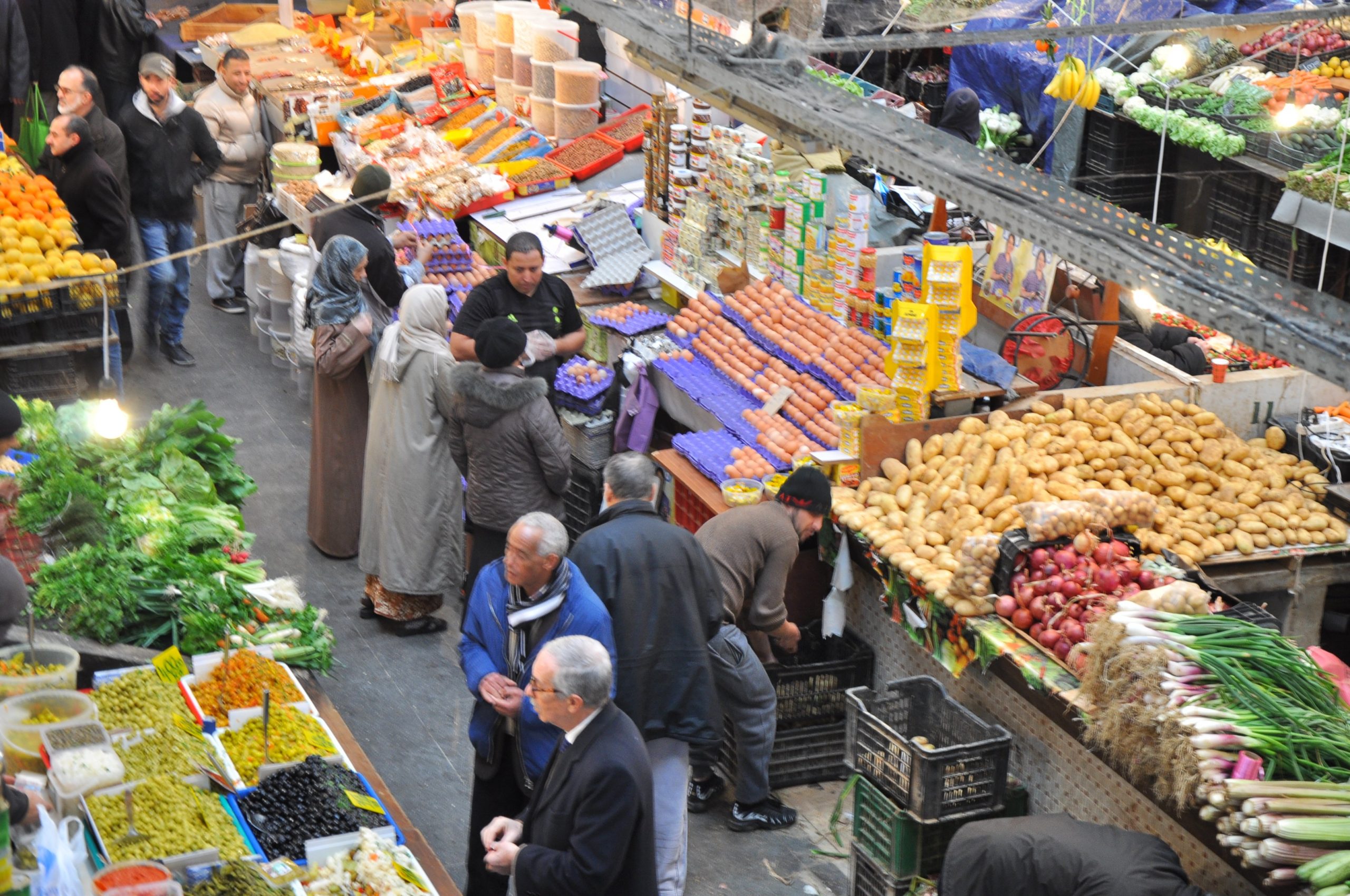 تموين السوق الوطنية مطمئن رغم الضغوط.. والحكومة تراقب الأسعار