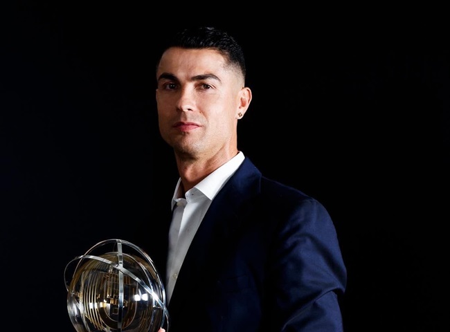 رونالدو أول لاعب كرة قدم يدخل نادي المليارديرات