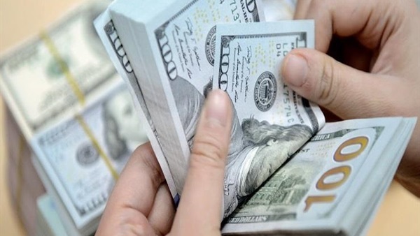 تباطؤ أذونات الاستيراد الآجلة مع تنامي احتمال ارتفاع مفاجئ للدولار أمام الدرهم