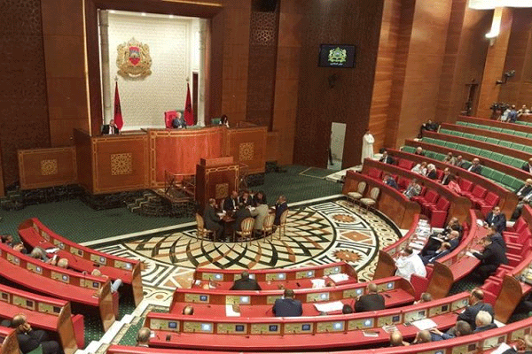 المستشارون يناقشون ميثاق محفز للاستثمار
