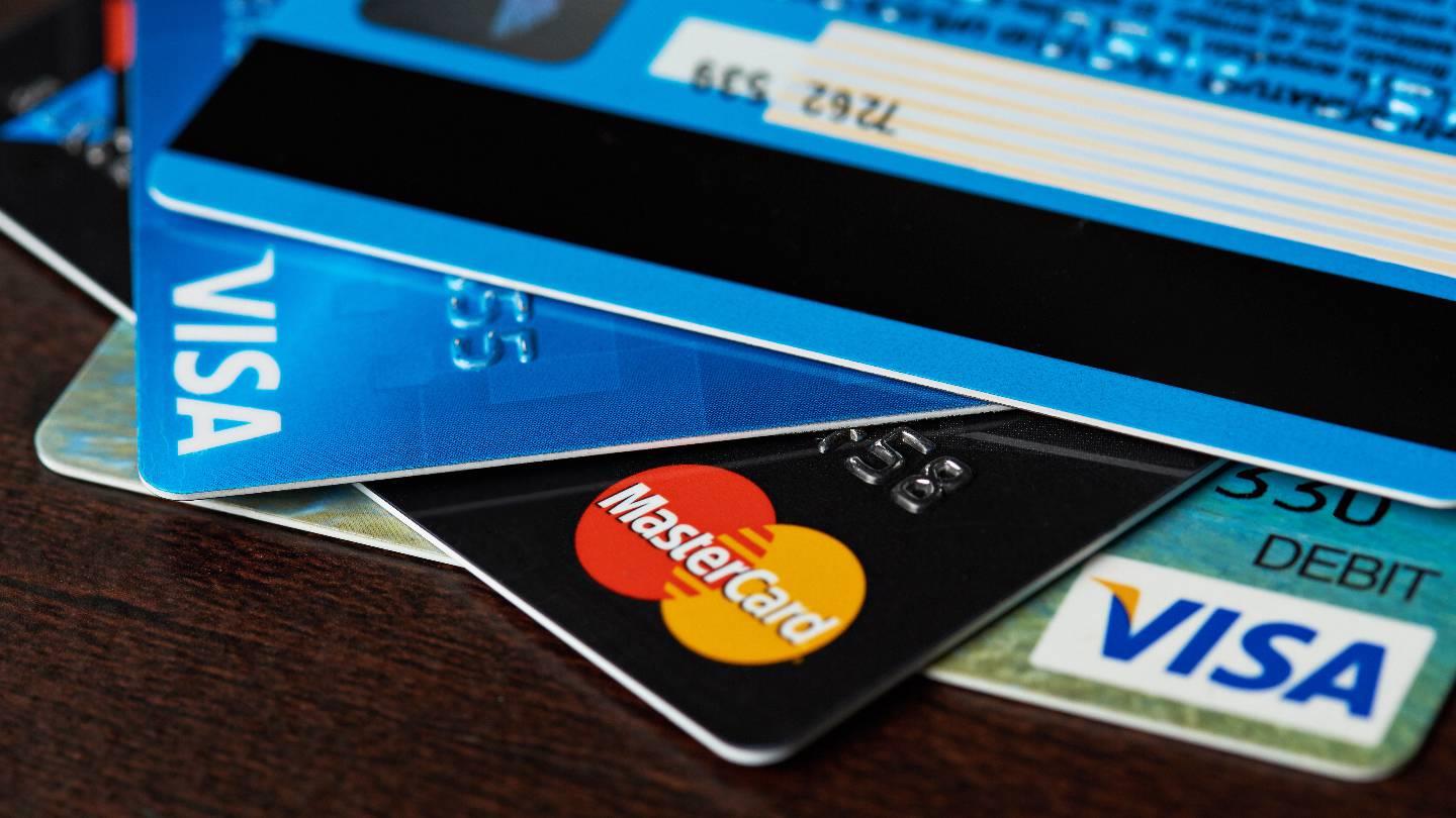 تسهيلات جديدة لصرف العملات بواسطة البطاقات البنكية الدولية