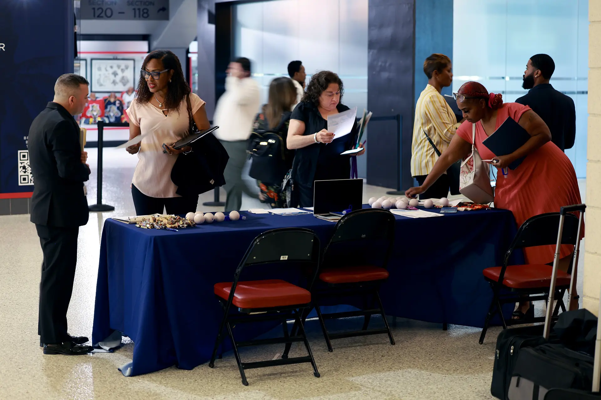 طلبات الإعانة على البطالة تتجاوز التوقعات في أمريكا