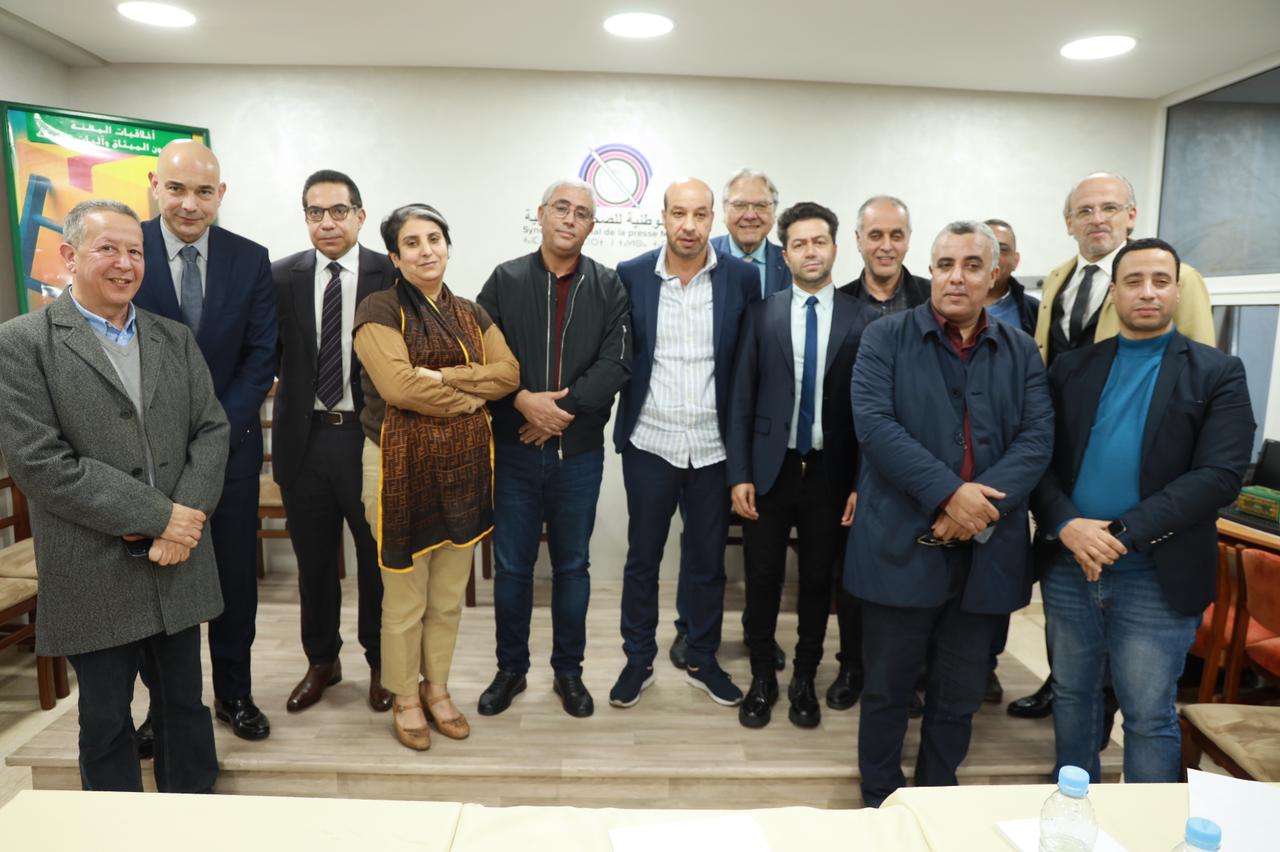 نقابة الصحافيين وجمعية الناشرين يتفقان على الزيادة في أجور صحافيي وعاملي الإذاعات والتلفزات الخاصة