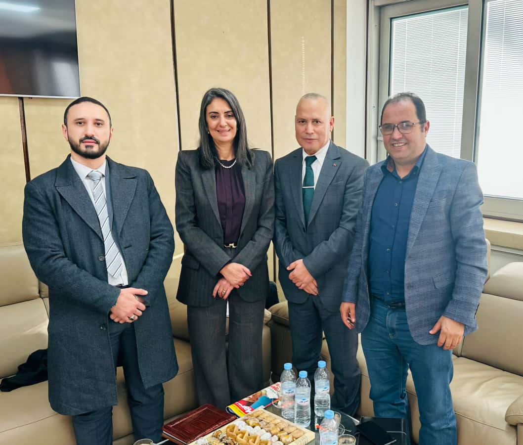 فتاح تجتمع مع أرباب المقاولات  الصغيرة جدًا والمتوسطة  لتعزيز التعاون مع الحكومة لمواجهة التحديات الاقتصادية
