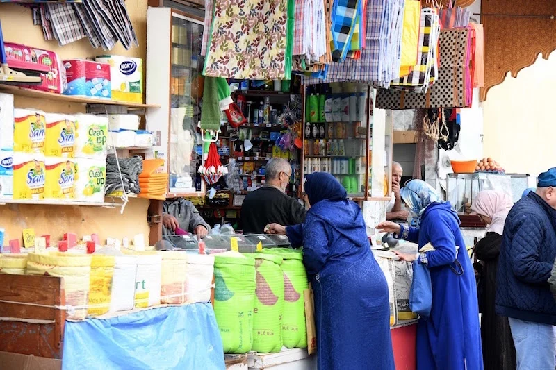 توسع المراكز التجارية بالأحياء يضع تجارة القرب أمام تحدي البقاء
