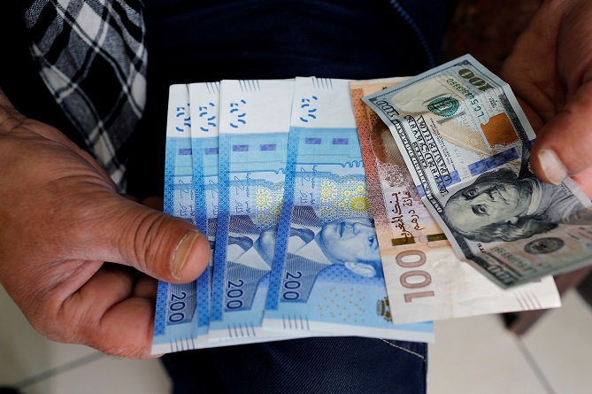 الدرهم ينتعش أمام الدولار في سوق الصرف