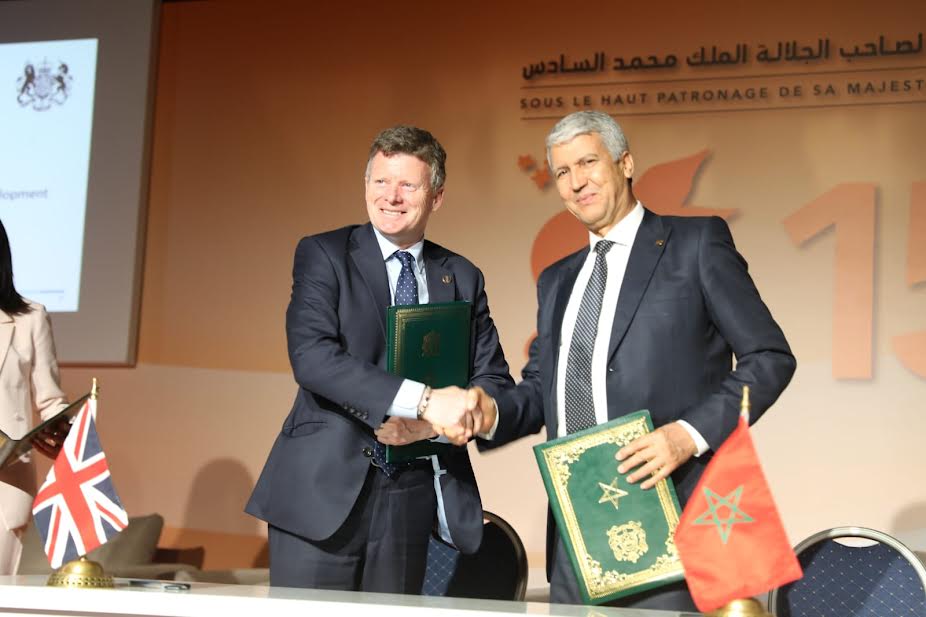 صديقي يوقع مذكرتي تفاهم في المجال الفلاحي مع نظيره البريطاني
