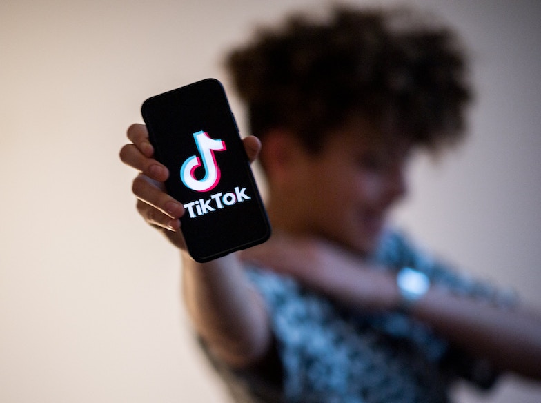 "تيك توك" يهيمن على تطبيقات التواصل الاجتماعي + إنفوغراف