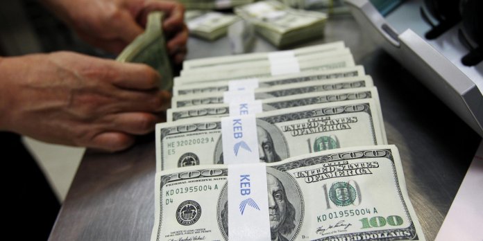 المستوردون يستغلون تراجع الدولار أمام الدرهم لتمرير طلبيات قصيرة الأجل