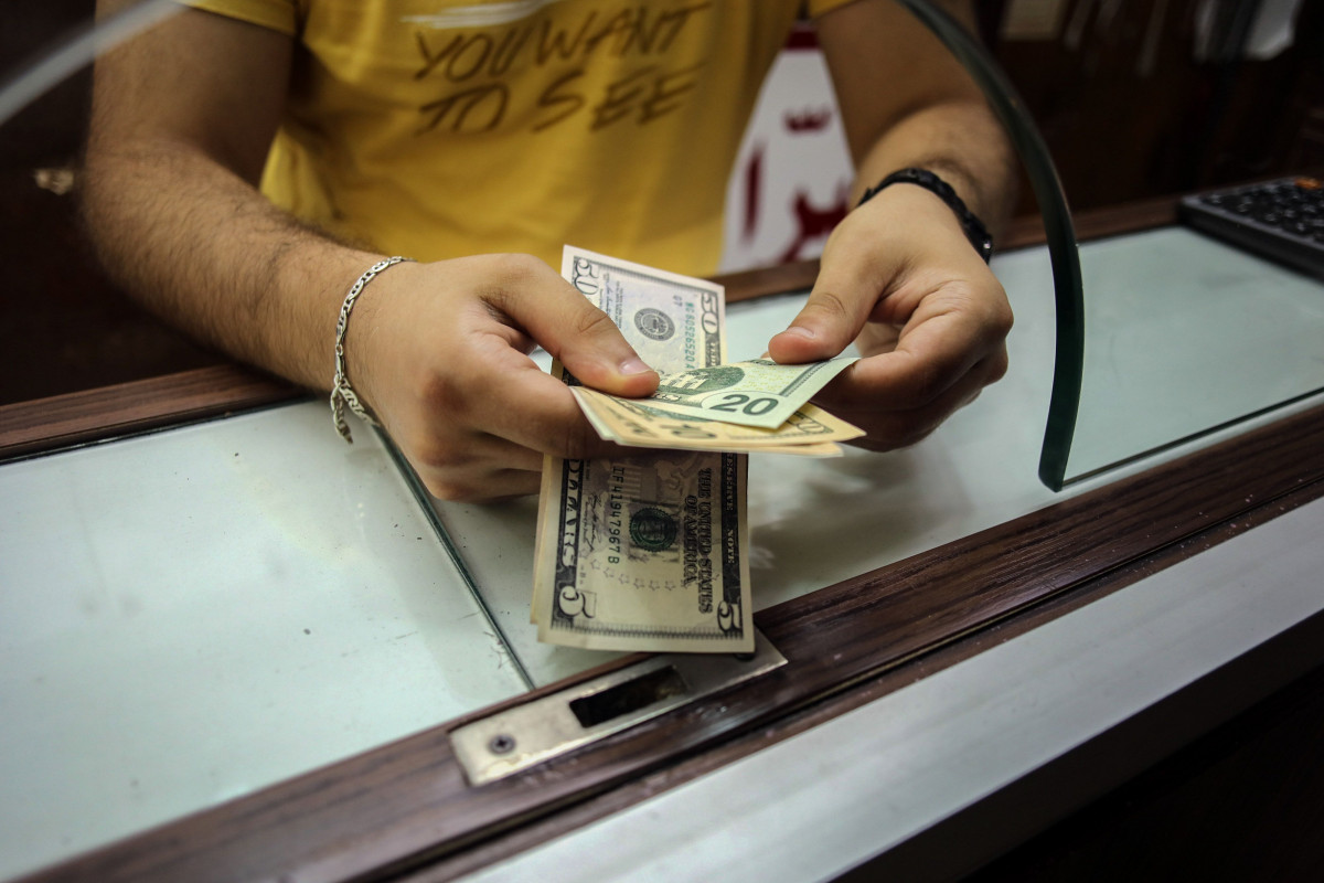 توقعات بانخفاض كبير للدرهم مقابل الدولار في سوق الصرف