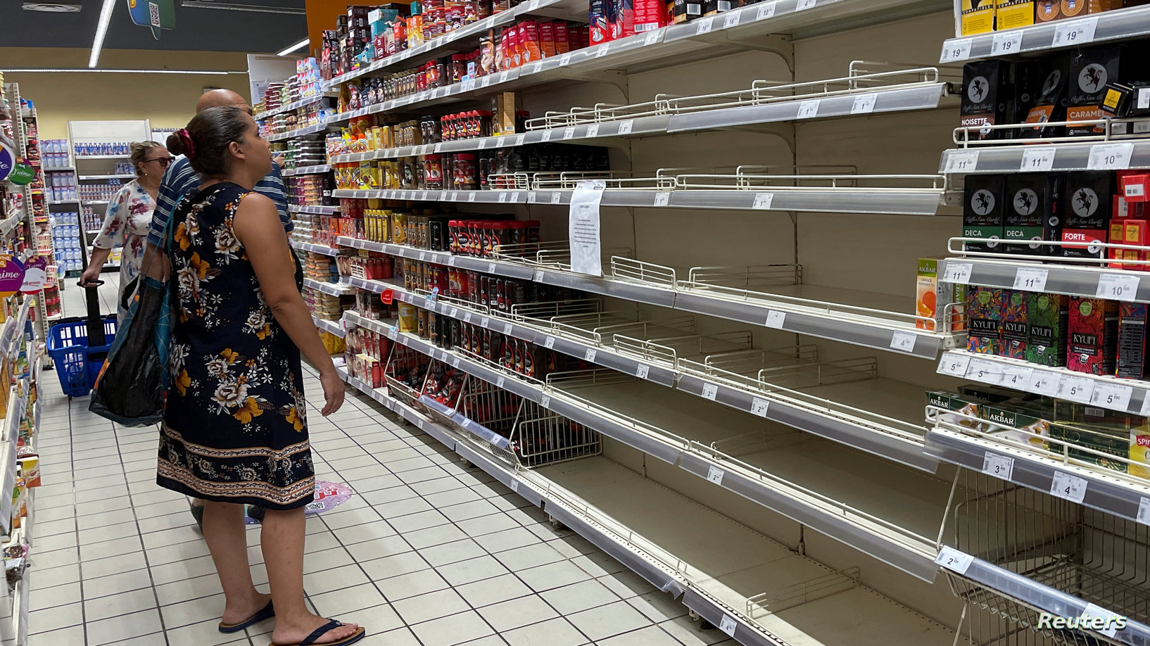 أزمة المواد الغذائية تفجر الأوضاع الاقتصادية بتونس
