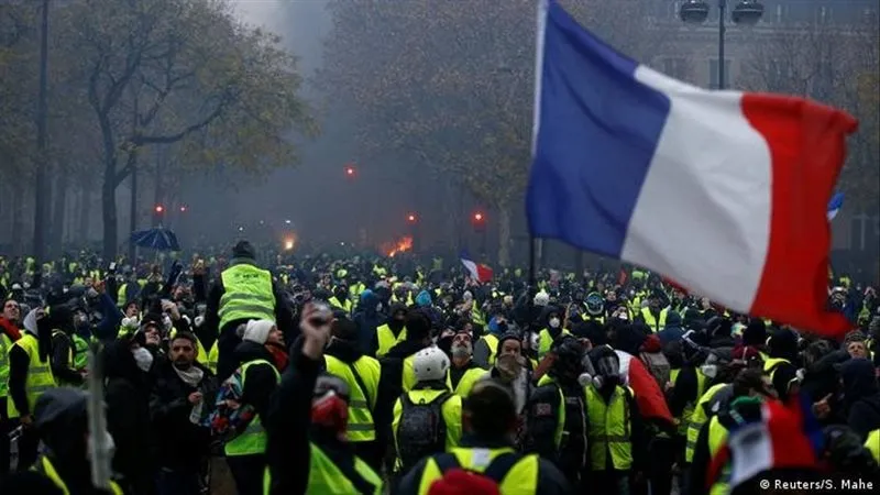 النقابات الفرنسية تحشد لإضرابات متتالية ضد رفع سن التقاعد