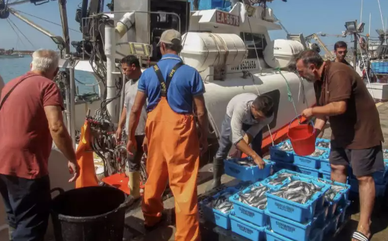 ينتهي غدا الاثنين.. هل تنجح إسبانيا في إنقاذ اتفاق الصيد البحري بين المغرب والاتحاد الأوربي؟