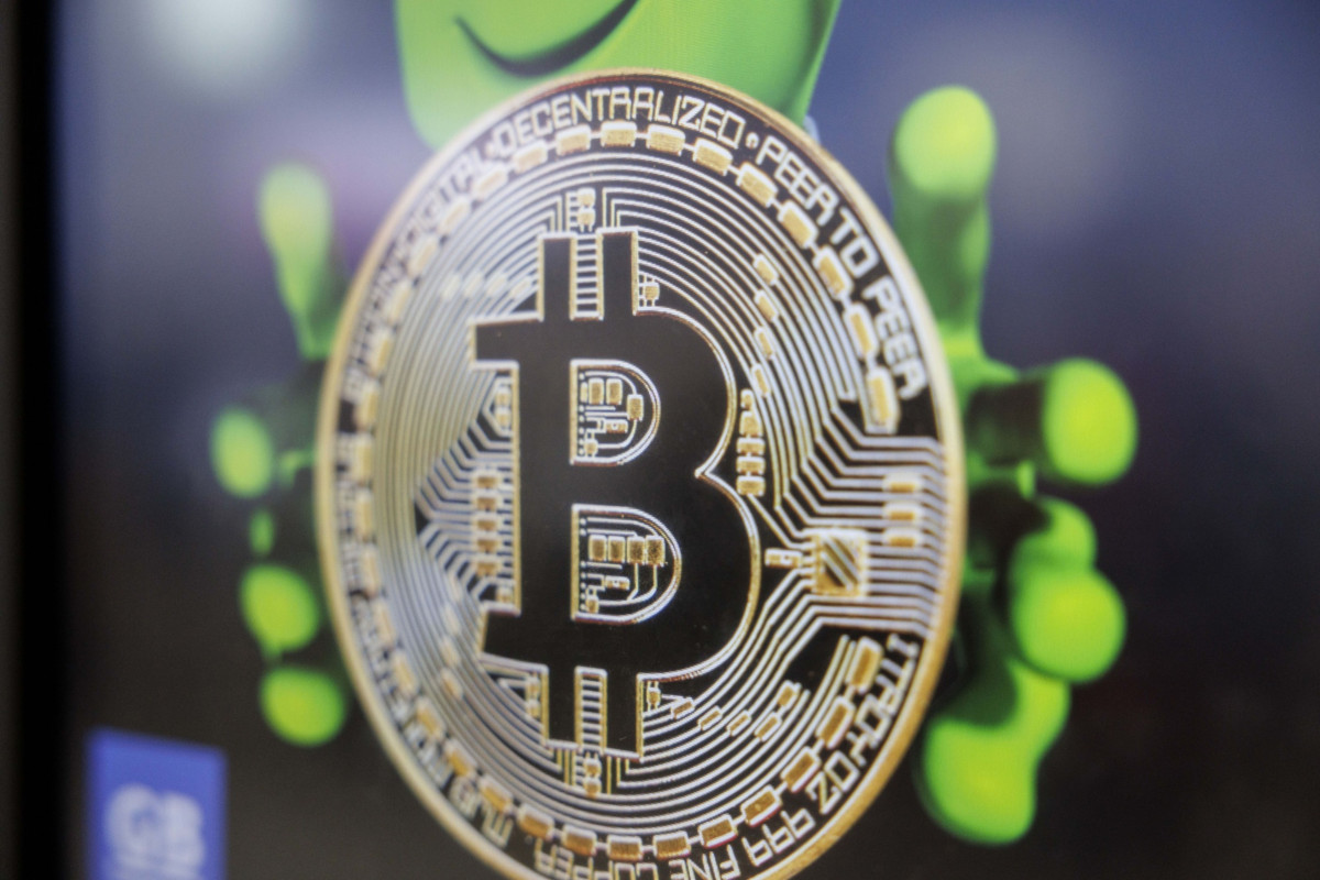 عملات مشفرة.. سعر "بتكوين" يقترب من أعلى مستوى له خلال سنة