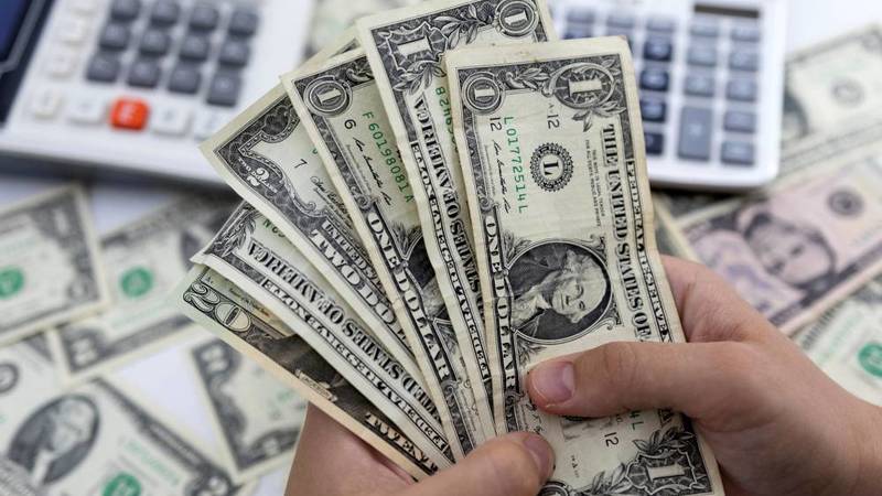 تراجع طفيف للدولار أمام الدرهم يحفز طلبيات الاستيراد