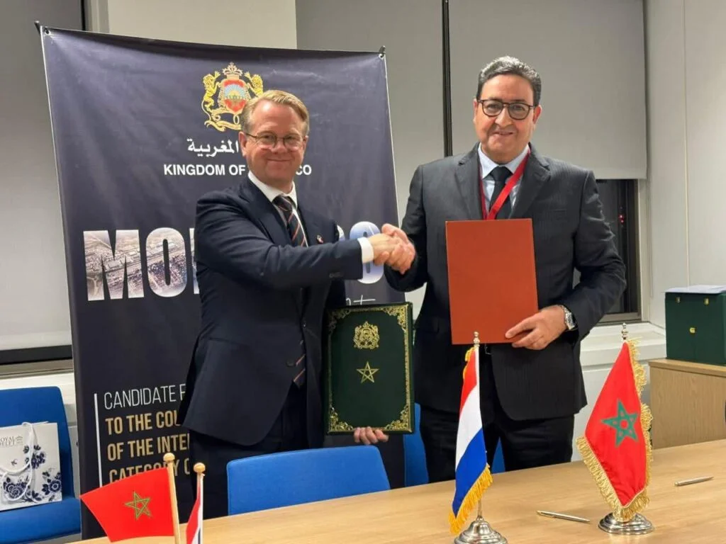 المغرب وهولندا يوقعان مذكرة تفاهم لتعزيز التعاون في مجال النقل البحري