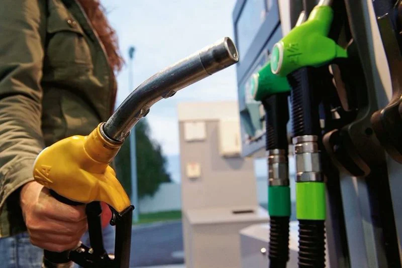 هل يستفيد المغرب من تراجع أسعار النفط العالمية؟.. مهني يوضح