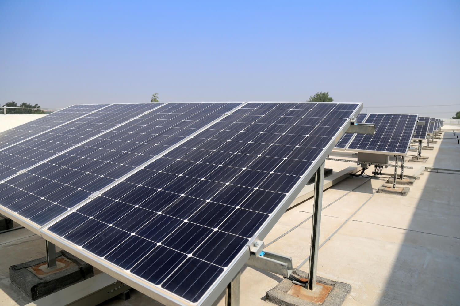 "إينوليس" تطلق تمويلًا مبتكرًا للألواح الشمسية لصالح الصناعيين والفلاحين بالمغرب