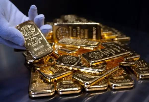 الذهب عند عتبة مستوى قياسي جديد بدعم توقعات خفض الفائدة الأمريكية